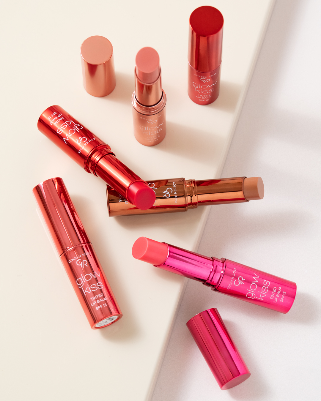 Koloryzujący balsam do&nbsp;ust: kiedy wystarczy zamiast pomadki?